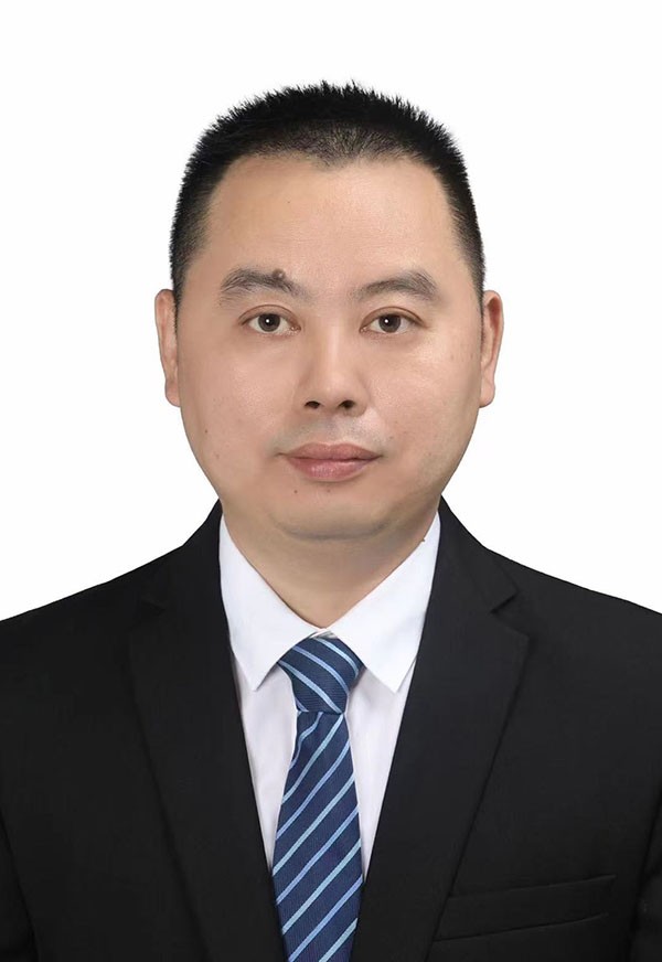 董事長(cháng)：李向兵